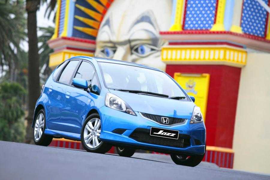Honda jazz hybrid: город по колено. honda jazz
