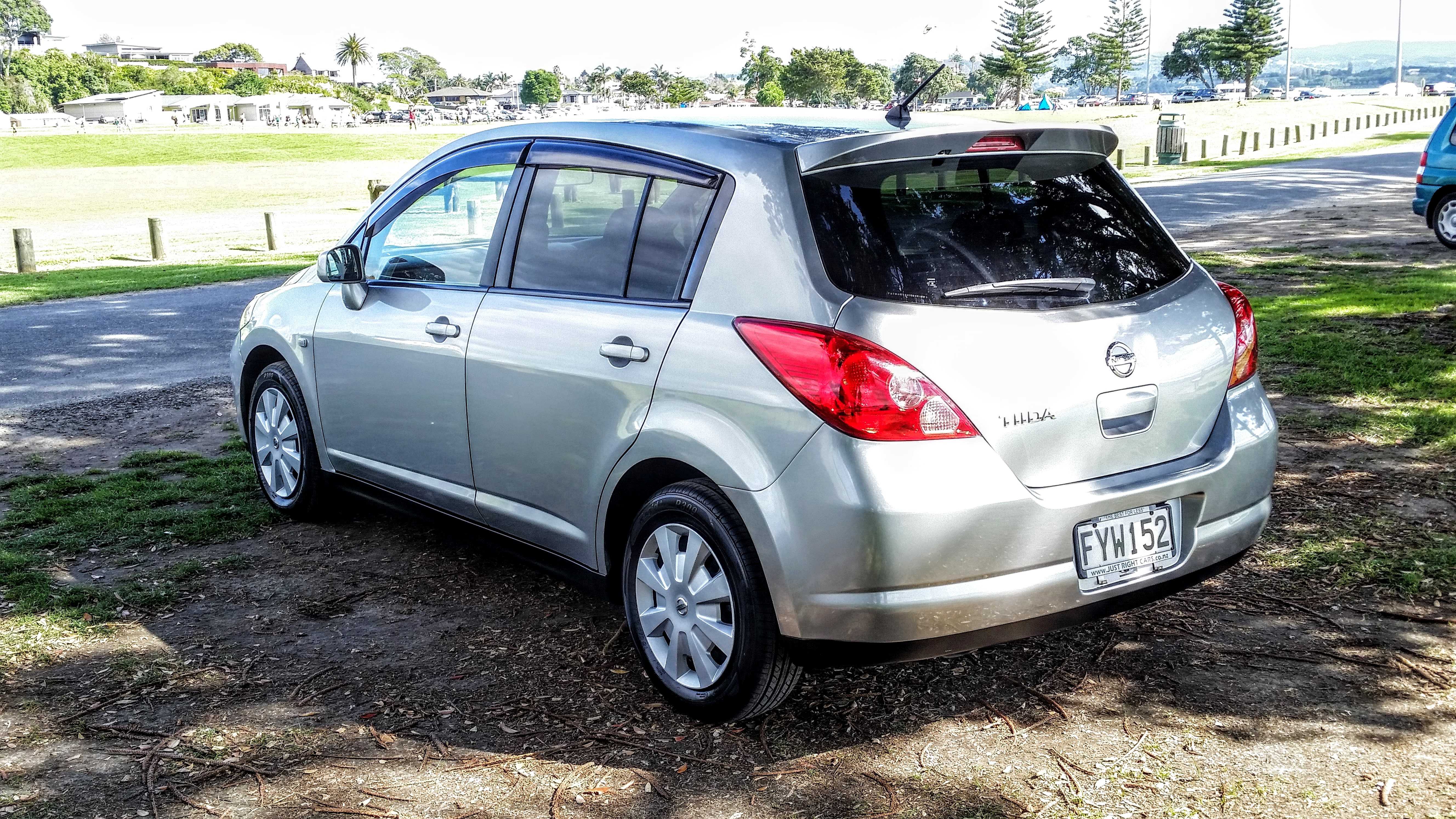 Nissan tiida обзор и фото качественного автомобиля