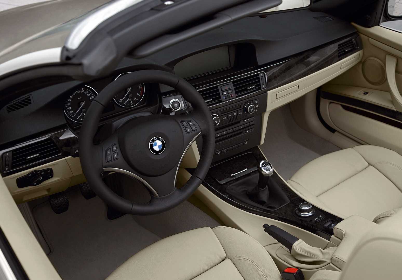 Технические характеристики BMW 320i 2012-2015 в автокаталоге CarExpertru Размеры и масса BMW 320i 2012-2015 Клиренс BMW 3-series Мощность двигателя BMW 320i 2012-2015 Расход топлива BMW 320i 2012-2015 Максимальная скорость BMW 320i 2012-2015 Подвеска BMW