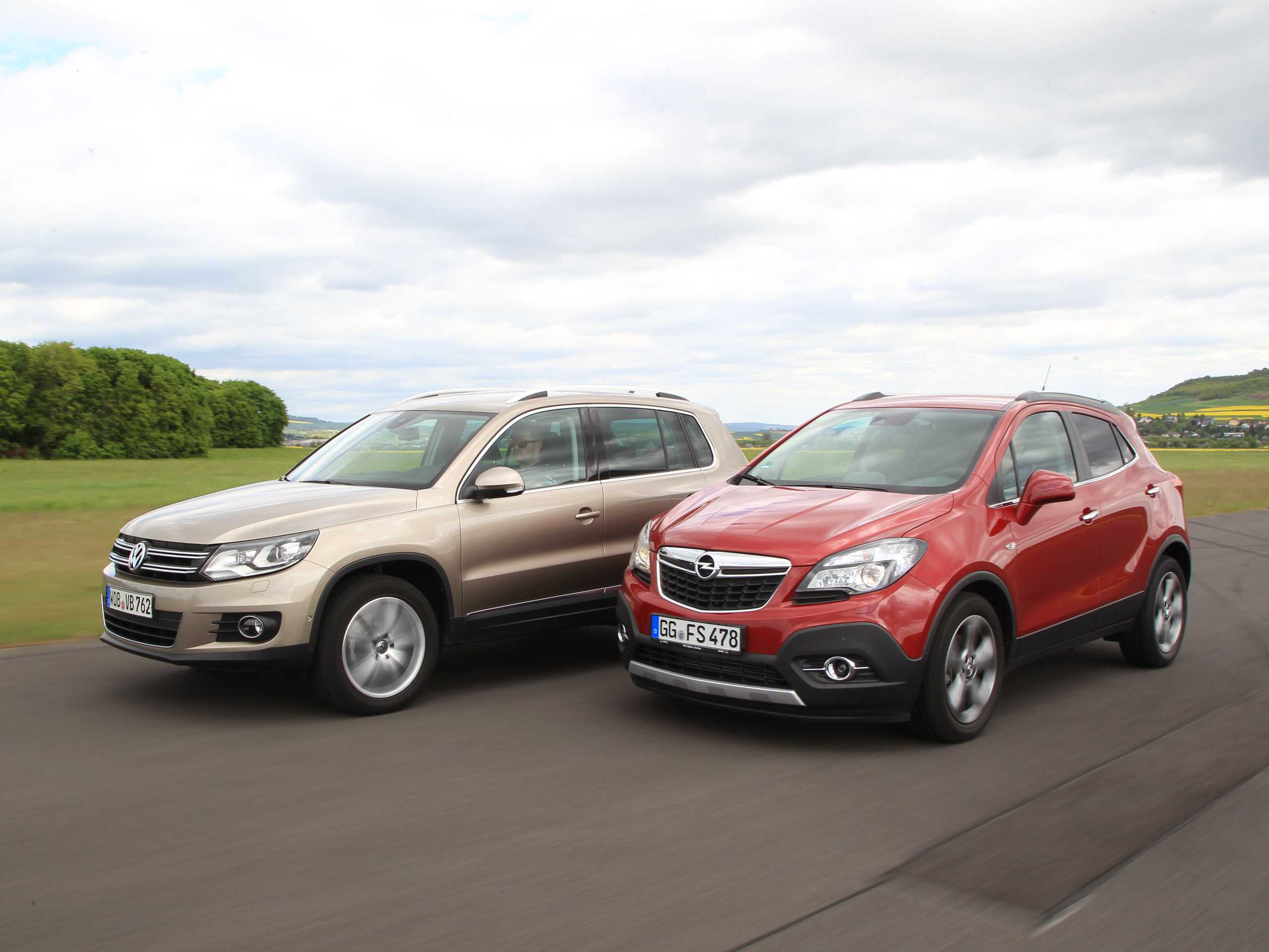 Сравнение последний моделей популярных в России Opel Mokka и Volkswagen Tiguan: особенности, салон, безопасность и цены